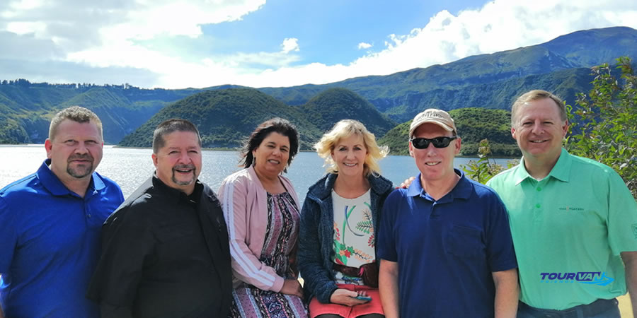 Volcan y laguna de Cuicocha